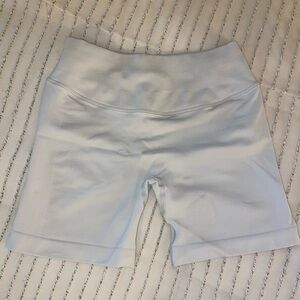 Aurola Scrunch Biker Shorts Cream Small